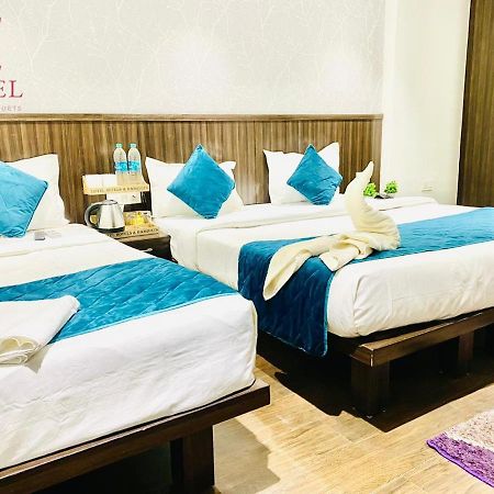 Qotel Hotel Rajouri Garden Above Ritu Marbles, Near Rajouri Garden Metro Station-Couple Friendly Neu-Delhi Exterior foto