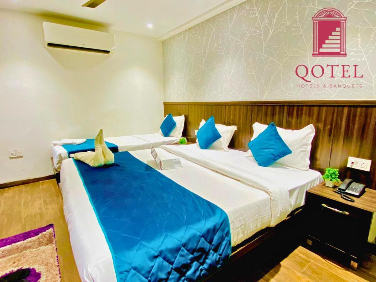 Qotel Hotel Rajouri Garden Above Ritu Marbles, Near Rajouri Garden Metro Station-Couple Friendly Neu-Delhi Exterior foto