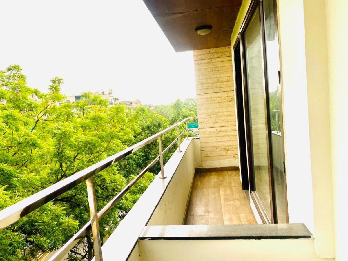 Qotel Hotel Rajouri Garden Above Ritu Marbles, Near Rajouri Garden Metro Station-Couple Friendly Neu-Delhi Exterior foto